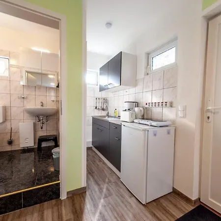 Alte-strandvogtei-sellin-garten-bungalow-4-direkt-im-herzen-vom-ostseebad-sellin Apartment